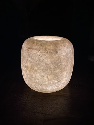 Stor-rund-alabast-lys-scaled