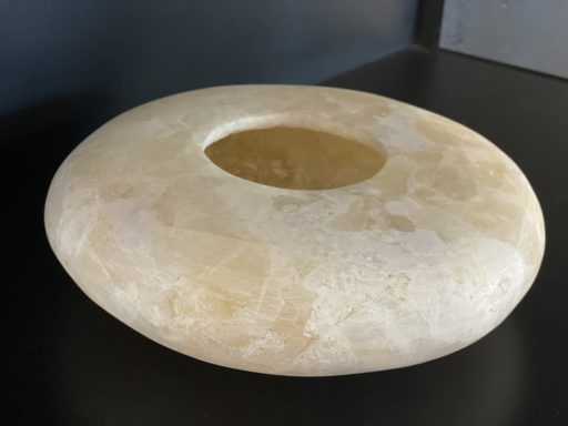 oval-lysestage-i-alabast-stor-scaled