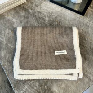 Tørklæde i cashmere blend beige og hvid