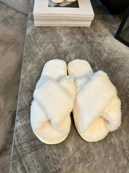 slippers fake fur hvid