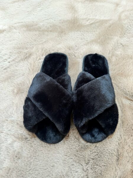 slippers fake fur sort 1