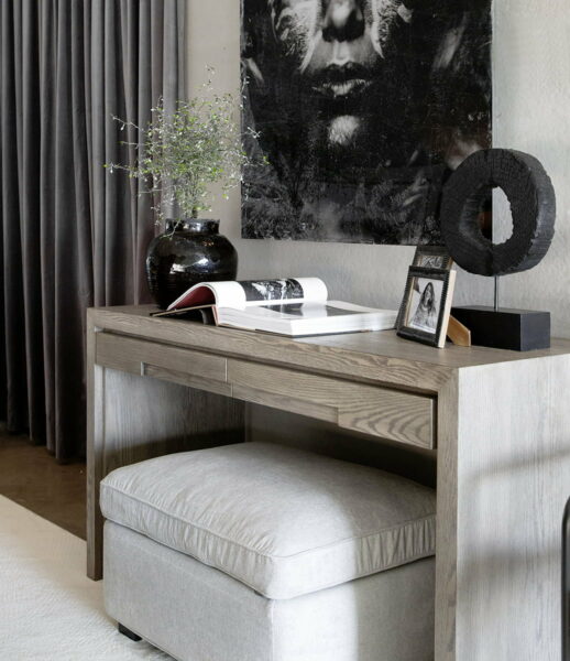 minimalistisk skrivebord  i træ med skuffe i antik grey