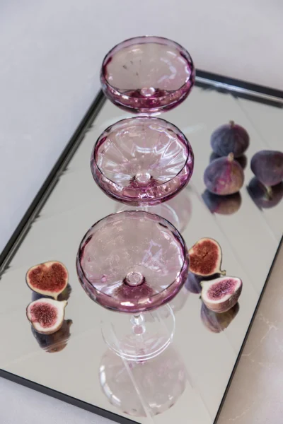 cocktail champagne glas i rosa farvet specktrum